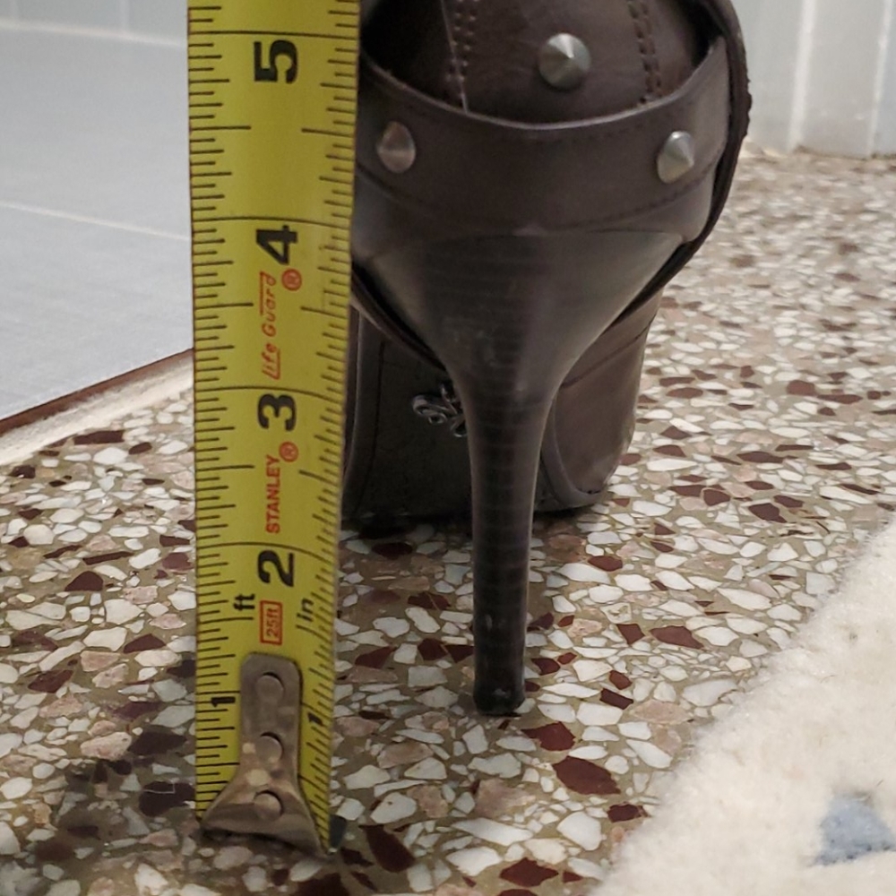 Heels - Picture 5 of 6